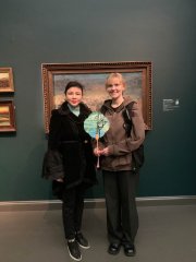 何颖作品在赫尔辛基被芬兰国家美术馆（阿黛侬美术馆Ateneum）收藏